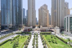 迪拜景观或在公寓看到的城市景观