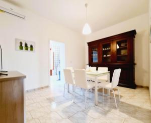 Χώρος καθιστικού στο "SUPER" a Torre Lapillo a 30 dal centro a 80 mt dalla spiaggia Casa Dario, disponibile NAVETTA per l'aereoporto GRATUITA
