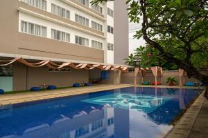 Bassein majutusasutuses BATIQA Hotel & Apartments Karawang või selle lähedal