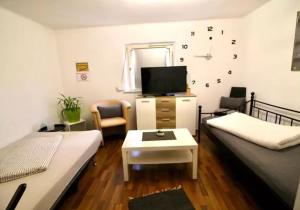 TV a/nebo společenská místnost v ubytování Pension Decker + 7 fotografií
