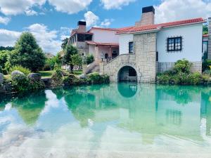 a house in the middle of a river at Finca BRIABÍ in La Cañiza