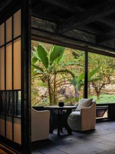 Um jardim no exterior de 景德镇行山世外东篱院民宿