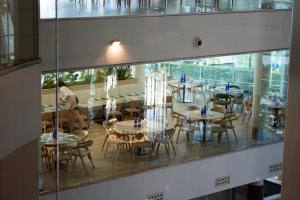 Um restaurante ou outro lugar para comer em AR Diamante Beach & SPA Hotel 4 SUP