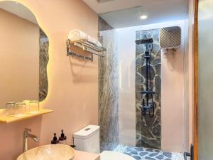 Ванная комната в Scala Villas With Private Pool Yogyakarta