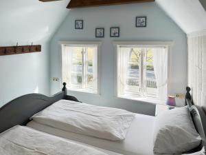 Postel nebo postele na pokoji v ubytování Hüs Sanskiin Ferienwohnung *Driiwholt*