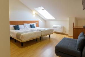 Posteľ alebo postele v izbe v ubytovaní Hotel Alda Fogar do Mariñeiro