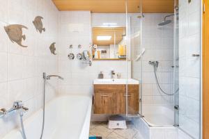 Koupelna v ubytování Gohrischblick + 22 fotografií