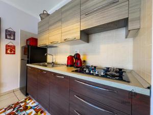 Кухня или мини-кухня в Beaches 400m - Free Garage - Terrace - Smart TV
