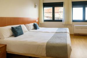 Posteľ alebo postele v izbe v ubytovaní Hotel Alda Fogar do Mariñeiro