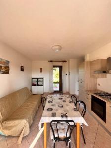 A kitchen or kitchenette at Casa La Cinta Még 7 kép