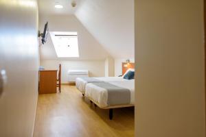 Posteľ alebo postele v izbe v ubytovaní Hotel Alda Fogar do Mariñeiro