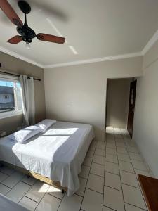 Postel nebo postele na pokoji v ubytování Hotel Parati Arapongas