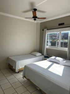 Postel nebo postele na pokoji v ubytování Hotel Parati Arapongas