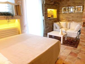 Area soggiorno di Medieval Tower With Views Of Sibillini Mountains