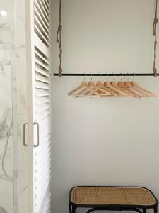 a room with a bench and a chandelier at Casa Idalia Boutique Hotel in Comporta