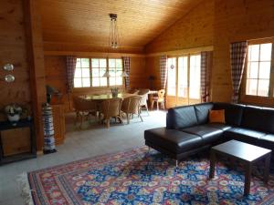 Zona d'estar a Chalet Charming