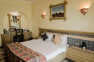 Cama ou camas em um quarto em Tropitel Dahab Oasis