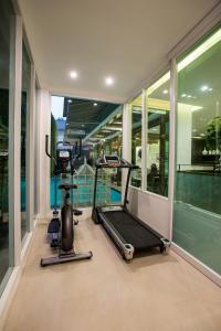 a gym with two treadmills and a treadmill at Kate and Hasu Boutique Chiangmai in Chiang Mai