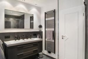 Bilik mandi di Alpblick Apartment - Dreitorspitze +18 gambar