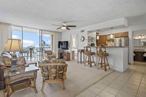 TV a/nebo společenská místnost v ubytování Royal Kahana