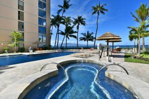 Bazén v ubytování The Mahana nebo v jeho okolí