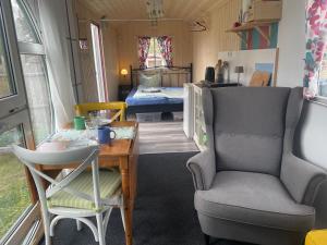 Posezení v ubytování Bauwagen Villa Maibeere