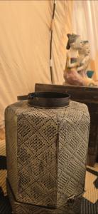 Posezení v ubytování Romantic Glamping Bell tent with private unique bathroom