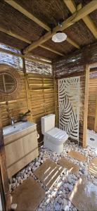 Fotografie z fotogalerie ubytování Romantic Glamping Bell tent with private unique bathroom v destinaci Ponta do Sol