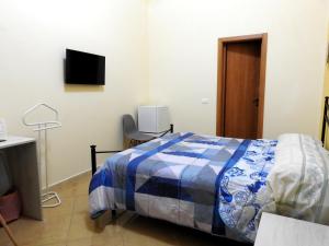 TV a/nebo společenská místnost v ubytování Il cappello sulle 23! Camere in affitto breve