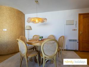 a dining room with a table and chairs at Homity Holidays - Duplex Sierra Nevada - Montebajo - A pie de pista in Sierra Nevada
