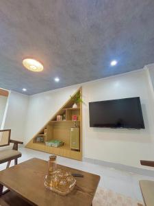 TV a/nebo společenská místnost v ubytování Homestay Havana Làng Chài Vinh Sơn Sầm Sơn