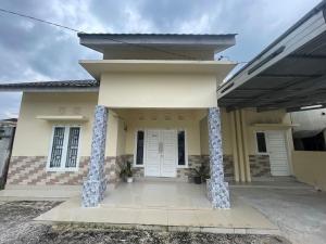 ブキティンギにあるVilla Palacios Syari'ah Bukittinggiの前二柱家 +79枚の写真