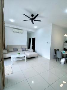 Ruang duduk di 8scape Residensi