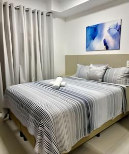 a bedroom with a large bed with white curtains at Studio Duo Jk Requinte 904 in Sao Jose do Rio Preto +29 photos