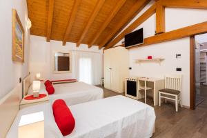 Postel nebo postele na pokoji v ubytování Hotel AL COLLIO
