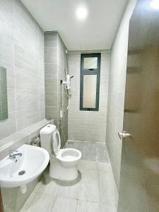 Bilik mandi di 8scape Residensi