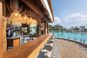 a bar at a resort with a swimming pool at Hotel Jardín Tecina in Playa de Santiago