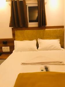 Postel nebo postele na pokoji v ubytování Hotel Kishan Lodging & Boarding