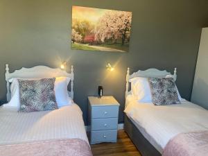 Letto o letti in una camera di Steeple View B&B Guesthouse Donegal - Newly renovated in 2023