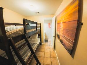 Кровать или кровати в номере Beach Condo at the Shores of Panama Condos - Unit 918