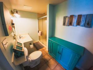 Ванная комната в Beach Condo at the Shores of Panama Condos - Unit 918