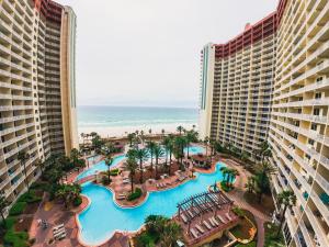 Бассейн в Beach Condo at the Shores of Panama Condos - Unit 918 или поблизости