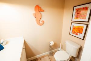 Ванная комната в Beach Condo at the Shores of Panama Condos - Unit 918