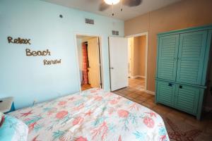 Кровать или кровати в номере Beach Condo at the Shores of Panama Condos - Unit 918