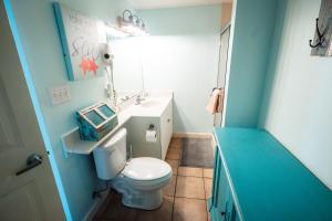 Ванная комната в Beach Condo at the Shores of Panama Condos - Unit 918