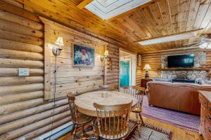 a dining room with a table and a bed in a cabin at Grand Lake Cabin Escape in Grand Lake
