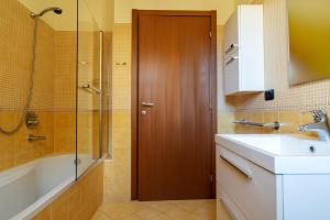 Koupelna v ubytování Rho Fiera - H Galeazzi - Casa con Giardino + 19 fotografií