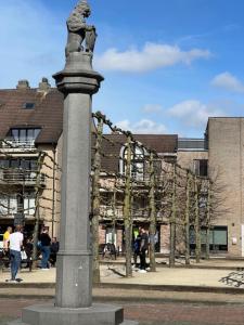 a statue on a pole in front of a building at Stijlvol Verblijf in Oostkamp - Dichtbij Brugge in Oostkamp