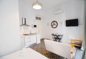 Kuchnia lub aneks kuchenny w obiekcie Letmalaga Soho Apartments