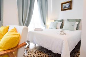 Łóżko lub łóżka w pokoju w obiekcie Letmalaga Soho Apartments